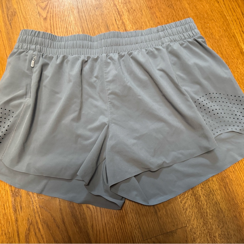 Athleta Hustle 3 inch